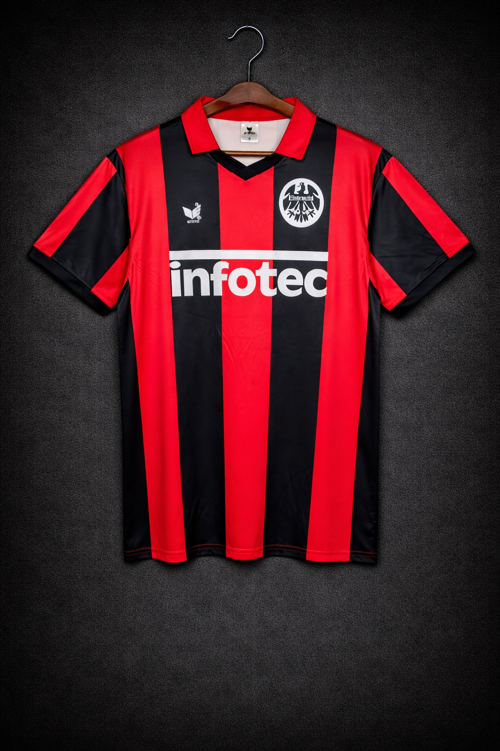 Camiseta réplica retro de Eintrach de Frankfurt temporada 83-84